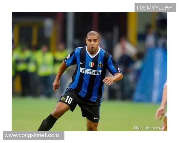 红发足球明星的传奇故事与赛场风采揭秘